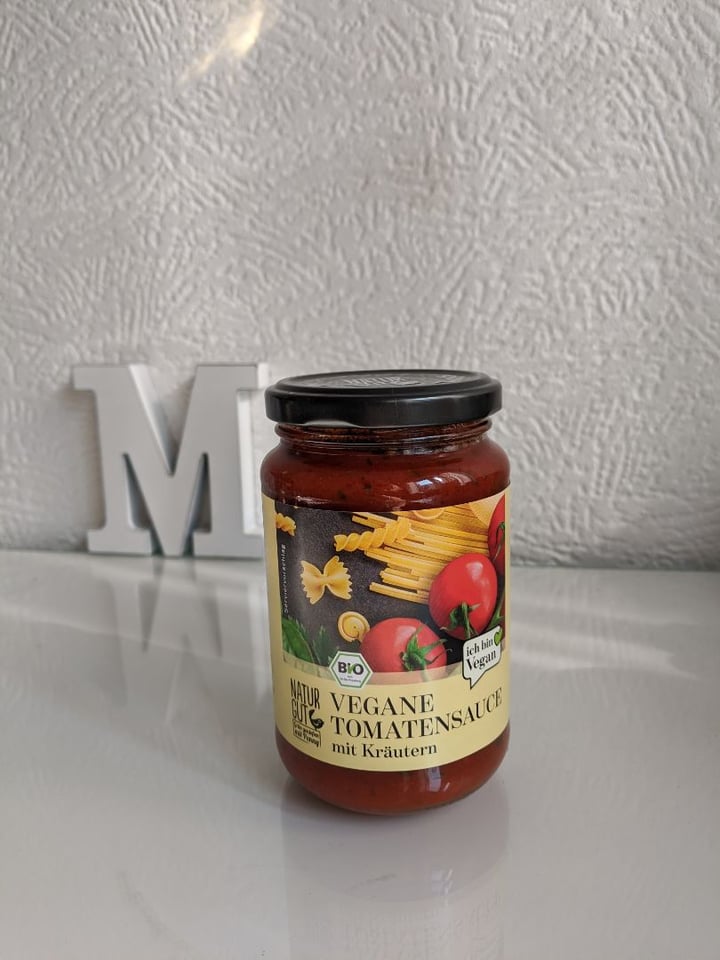 photo of Penny Vegane Tomatensauce mit Kräutern shared by @megsi on  07 Apr 2020 - review