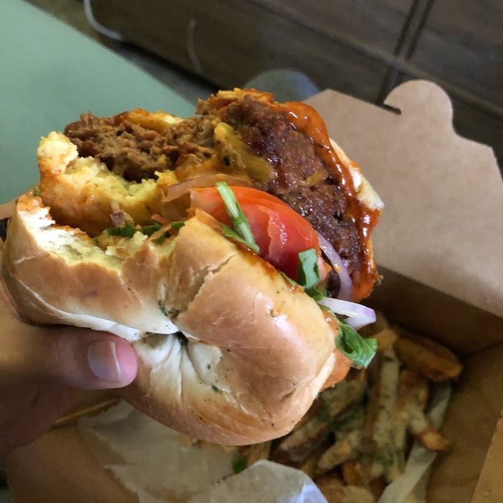 photo of Vegan Food House Uptown Beyond Burger w/ Fries shared by @savetheplantss on  18 Jul 2022 - review