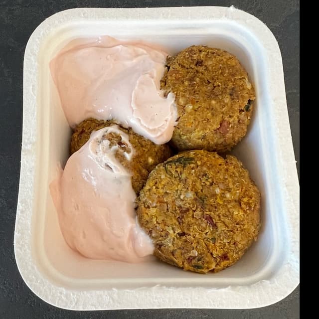 Foto do prato “Polpette proteiche con maionese alla rapa rossa”