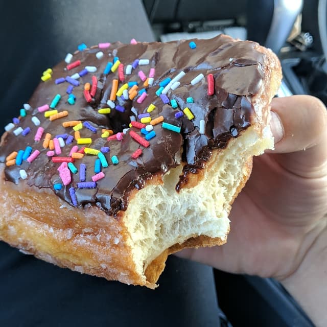 Foto del plato “Chocolate Sprinkle Doughnut”