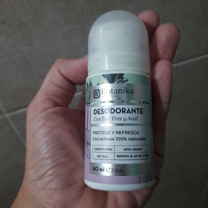 photo of Botanika Cosmética Desodorante tea tree y acaí shared by @veromachado on  07 Feb 2022 - review