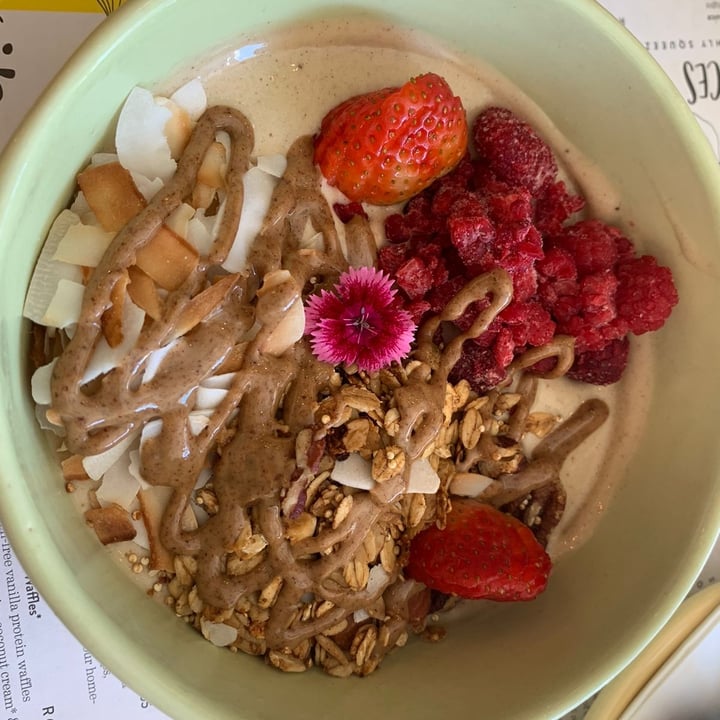 photo of Lexi's Healthy Eatery Caramel Crack smoothie bowl shared by @semacleod on  03 Jul 2021 - review