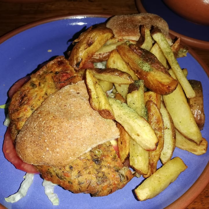 photo of El Encuentro Vegetarian Restaurant Veggie burger shared by @edc85 on  13 Apr 2022 - review