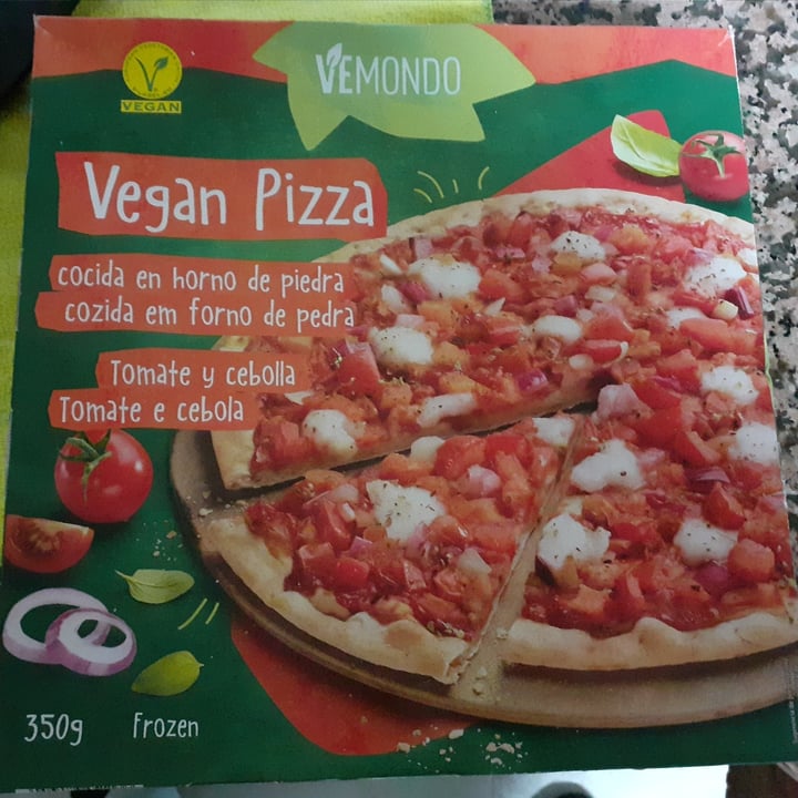 photo of Vemondo Onion and tomato pizza shared by @-iria- on  10 Jan 2022 - review