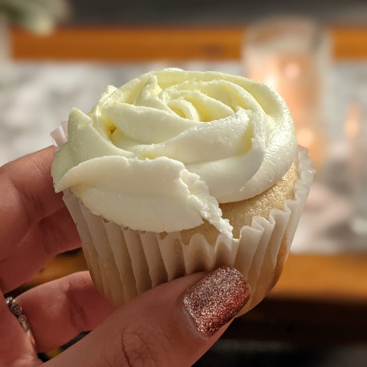 photo of Nature's Flair Golden Lemon Cupcakes shared by @anacvlcnt on  05 Oct 2021 - review