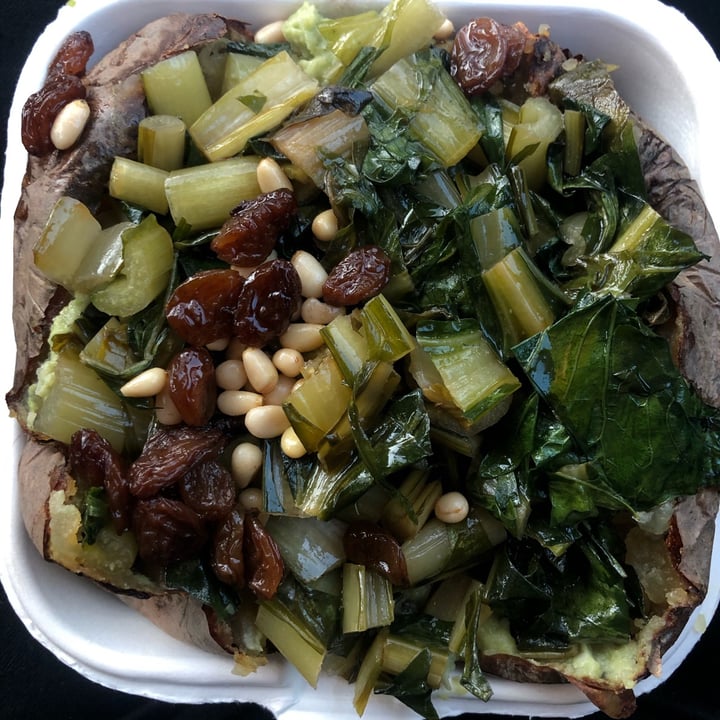 review photo of Poormanger Patata Ripiena (Crema Di Fave, Cicoria, Pinoli, Uvetta, Olio Al Peperoncino) shared by @anjapiroscia on 10 Mar 2022 - review
