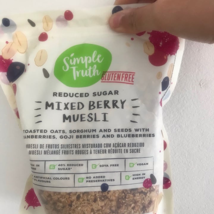 photo of Simple Truth Gluten free Berry Muesli shared by @plantpoweredpayalla on  10 Apr 2021 - review