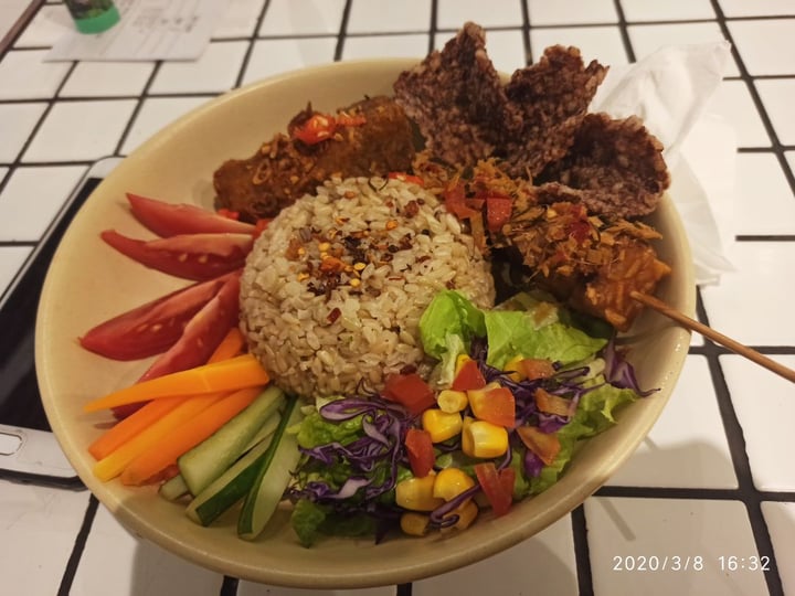 review photo of Burgreens Bowl Neo SOHO Rendang Rice Bowl shared by @trinita-ng on 11 Mar 2020 - review