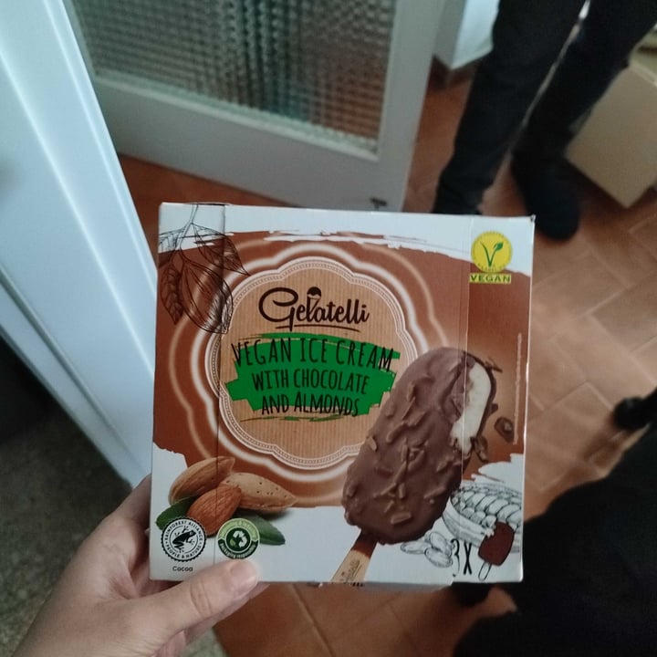 review photo of Gelatelli Vegan Ice Cream with Chocolate and Almonds shared by @camillafer on 07 May 2022 - review