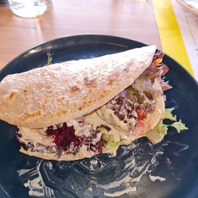 Foto del piatto “Beet Smashed Falafel”