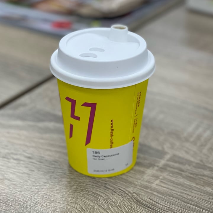 review photo of Flash Coffee Oatly Cappuccino shared by @swetasahu on 12 Apr 2022 - review