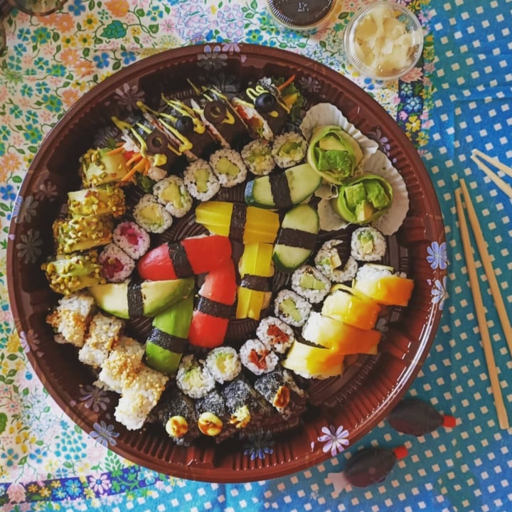 photo of Asia Fusion Sushi Barca mix per 2 persone Vegan shared by @sarahneva on  13 Jun 2021 - review