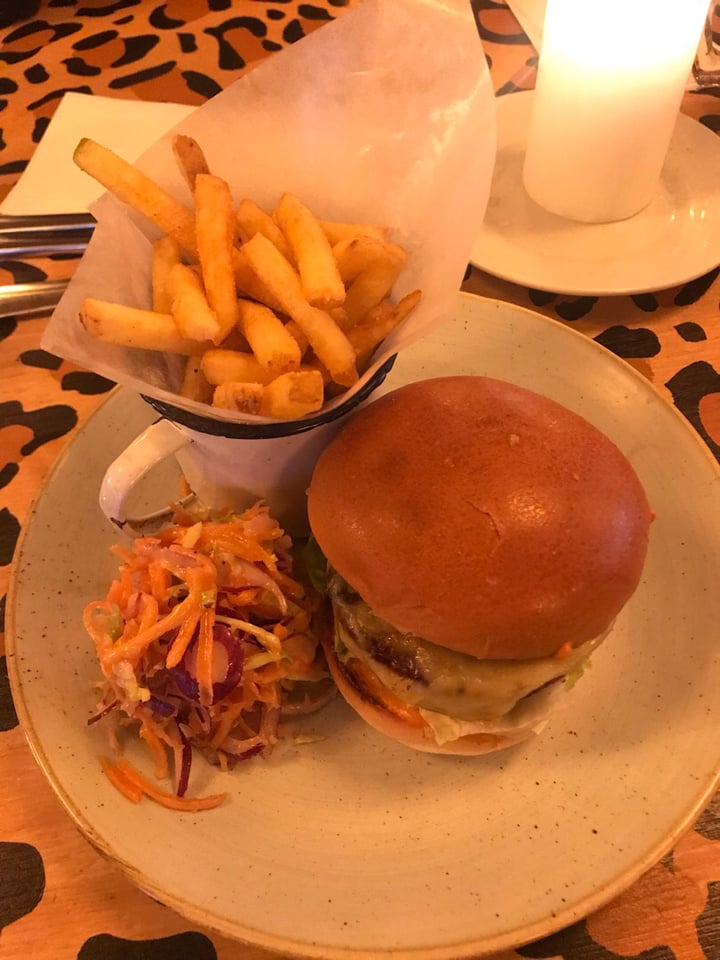 photo of Mercado Lounge Vegan ‘Beyond’ Cheese Burger shared by @emmaxxx on  12 Apr 2019 - review