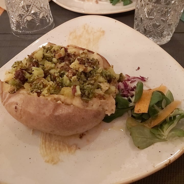 photo of The Factory Castellanza Vegan Baked Potatoes shared by @elisahope on  10 Jun 2020 - review