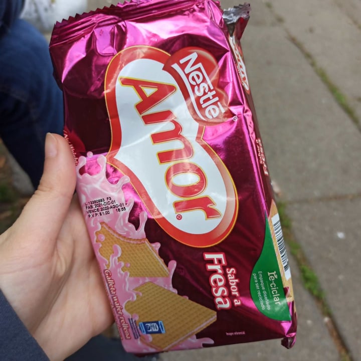 review photo of Nestlé amor Sabor A Fresas shared by @pizzakebap on 25 Apr 2022 - review