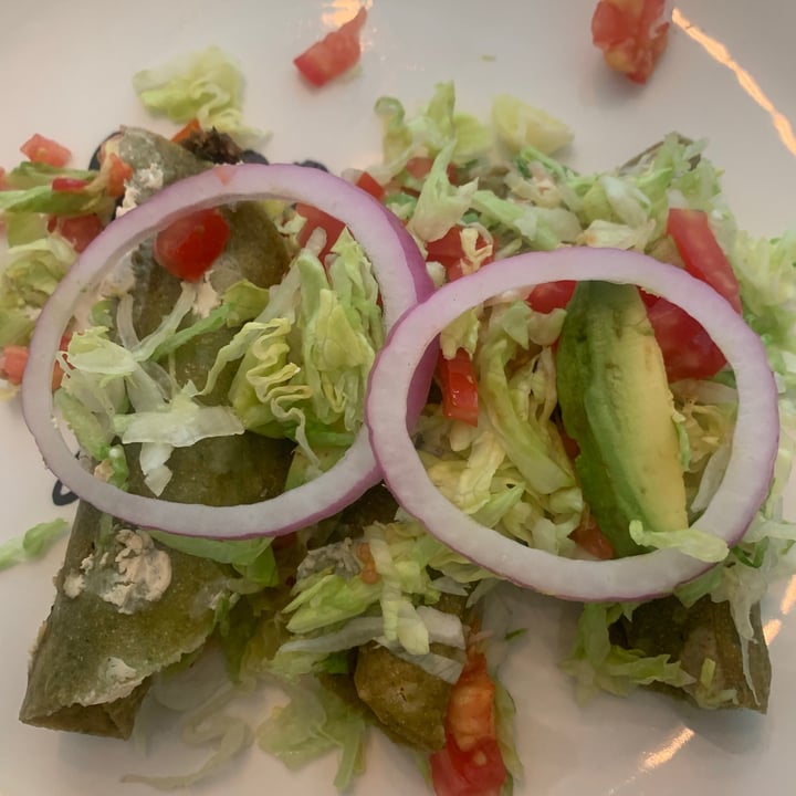 photo of Giornale Satélite Tacos dorados shared by @apaulapimentel on  14 Jun 2021 - review