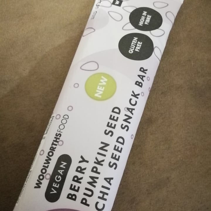 photo of Woolworths Food Berry Pumpkin Seed Chia Seed Snack Bar shared by @yuyubunny on  14 Sep 2021 - review
