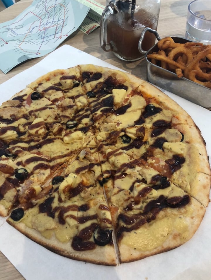 photo of WS Deli Experience Store Bbq Chicken Pizza shared by @ninamort on  06 Feb 2020 - review
