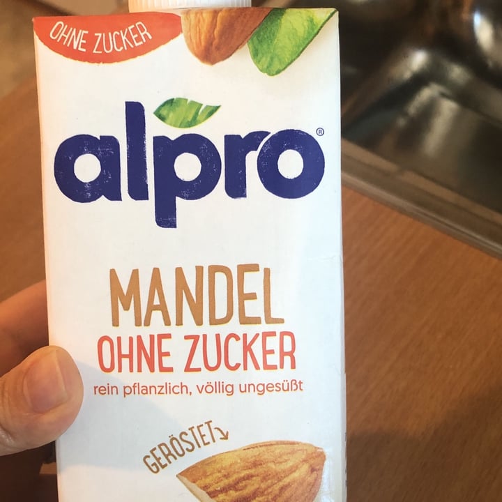 photo of Alpro latte di mandorla senza zuccheri shared by @gimmione on  26 Jun 2022 - review