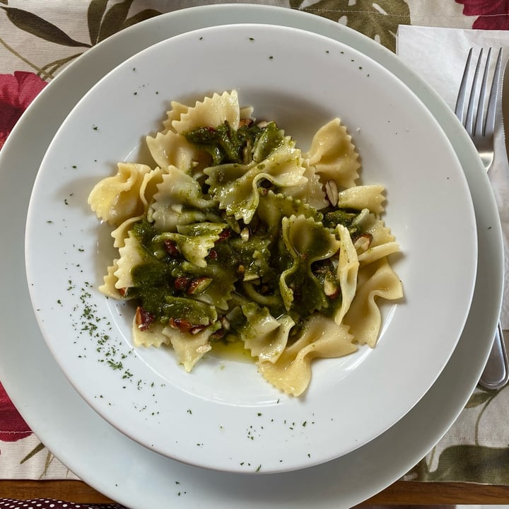 review photo of 2 Vales Farfalle ao pesto shared by @luciacosta on 14 Nov 2022 - review