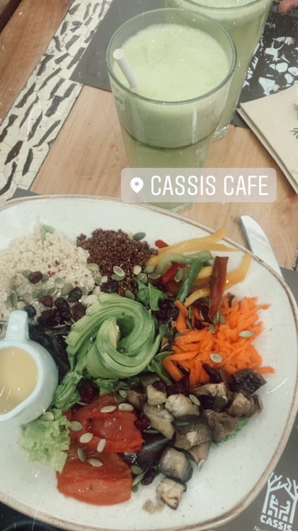review photo of Cassis Mall Plaza Los Domínicos Buddha Bowl shared by @coloaguayo on 29 Mar 2020 - review
