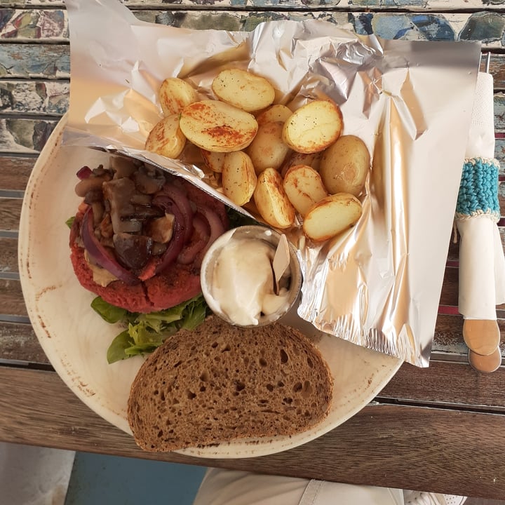 review photo of Baobab Burguer gourmet shared by @txispa on 28 Apr 2022 - review