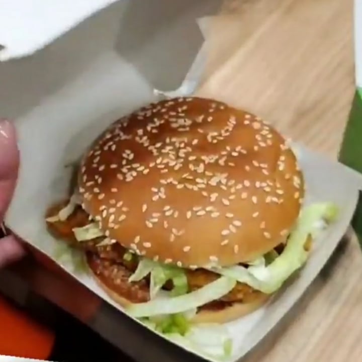 photo of McDonald's Amesbury Vegetable Deluxe + Veggie Dippers shared by @ecmc27 on  11 Nov 2020 - review