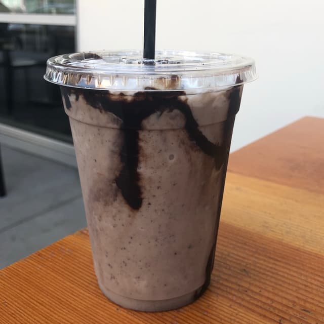 Foto del piatto “Vegan Cookies and Cream Milkshake”