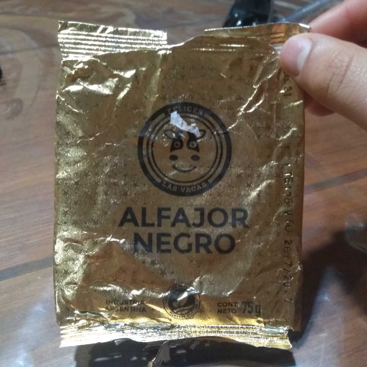 photo of Felices Las Vacas Alfajor Negro shared by @luanita02 on  16 Jun 2021 - review