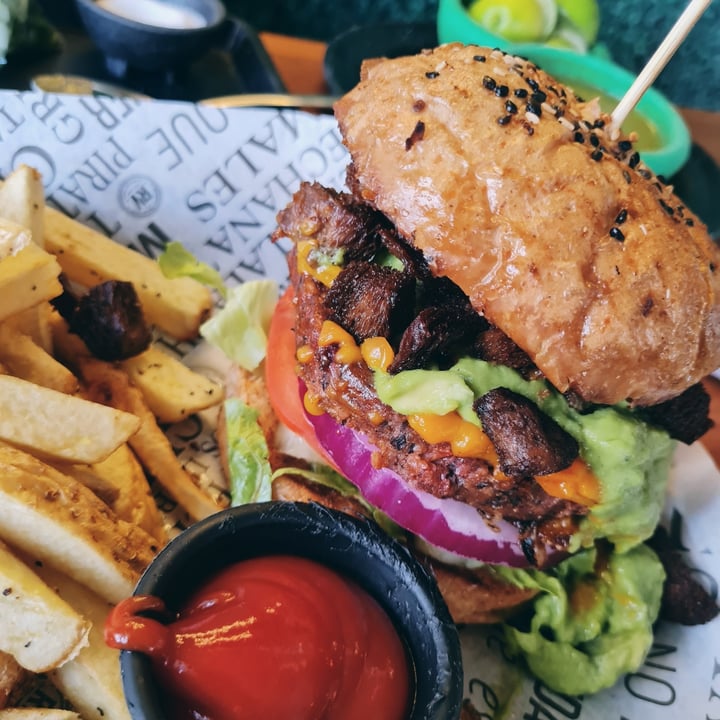 photo of Revolucion Verde Delagarza burger shared by @vallicard on  14 Oct 2021 - review
