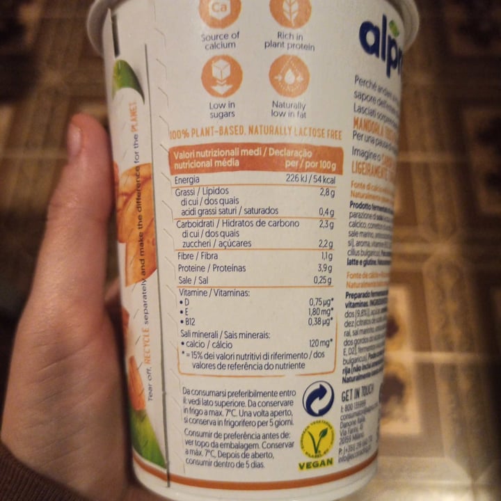 photo of Alpro Yogurt Natural con Mandorla/Amande shared by @fedegoesgreen on  21 Nov 2021 - review