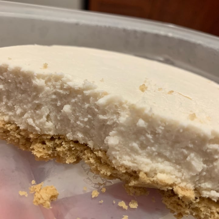 photo of Daiya Cheese cake shared by @nowmakeitvegan on  21 Jun 2022 - review