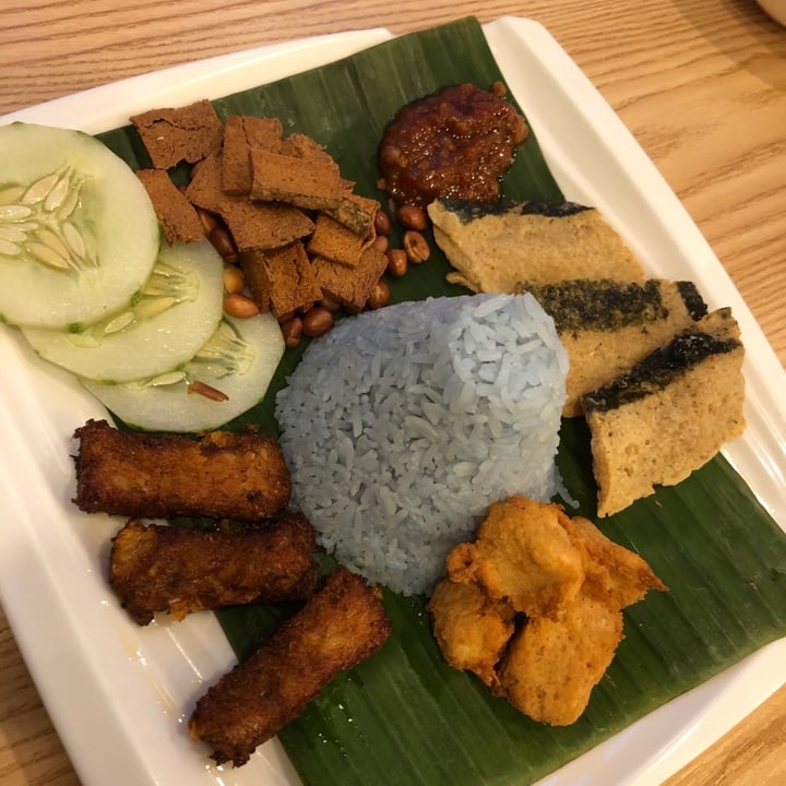 photo of Green Ba Vegetarian Restaurant Blue Pea Nasi Lemak shared by @soy-orbison on  16 Feb 2020 - review
