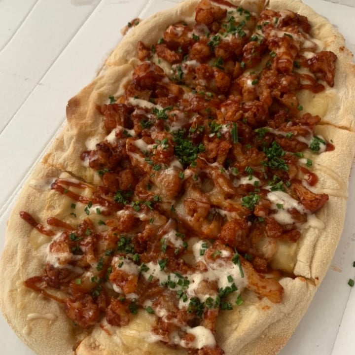 photo of Tolstoy - Plant-Based Eatery Buffalo Cauliflower Pinsa shared by @k-wunderlich on  27 Feb 2021 - review