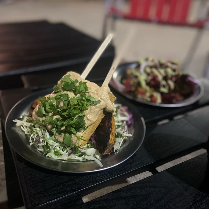 photo of Hola Chola Garage Pincho De Tofu marinado Con Ensalada De Col Y Salsa De Maní shared by @batips on  24 Oct 2021 - review