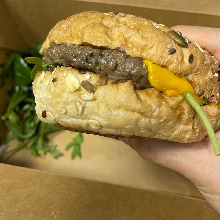 photo of Shake Farm Proper Impossible Burger shared by @greenbovine on  24 Aug 2021 - review