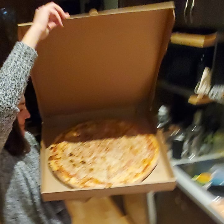 photo of Pizza Toni Vegan Cheese Pizza shared by @federicaimp on  12 May 2022 - review