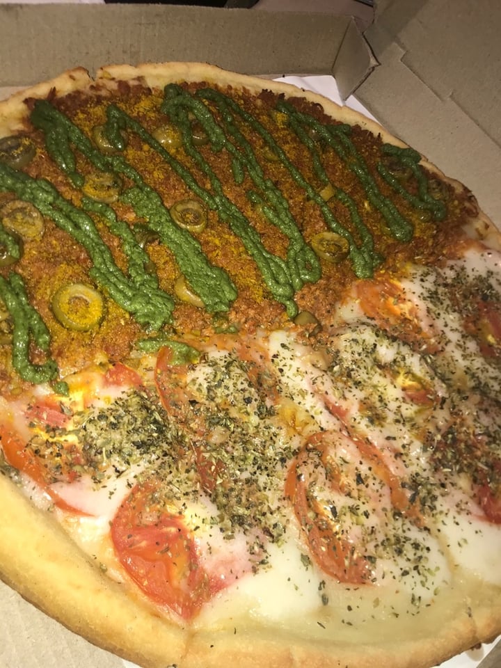 photo of Pizza Vegana Castelar Pizza miti-miti shared by @julicamp_ on  05 Feb 2020 - review