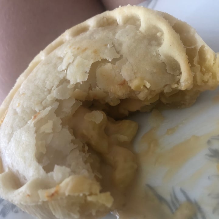 photo of Young Vegans Pie Shop Mac 'N' Cheeze Pie shared by @rhiannondiamxnd on  20 Jul 2021 - review