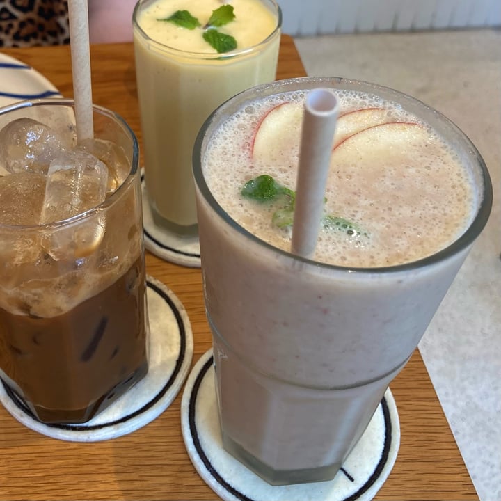 photo of Kashew Cheese Deli Apple Cinammon Smoothie shared by @katelouisepowell on  22 Jul 2022 - review