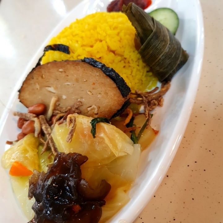 photo of Chee Wei Vegetarian Nasi lemak shared by @whyniveg on  28 Dec 2020 - review
