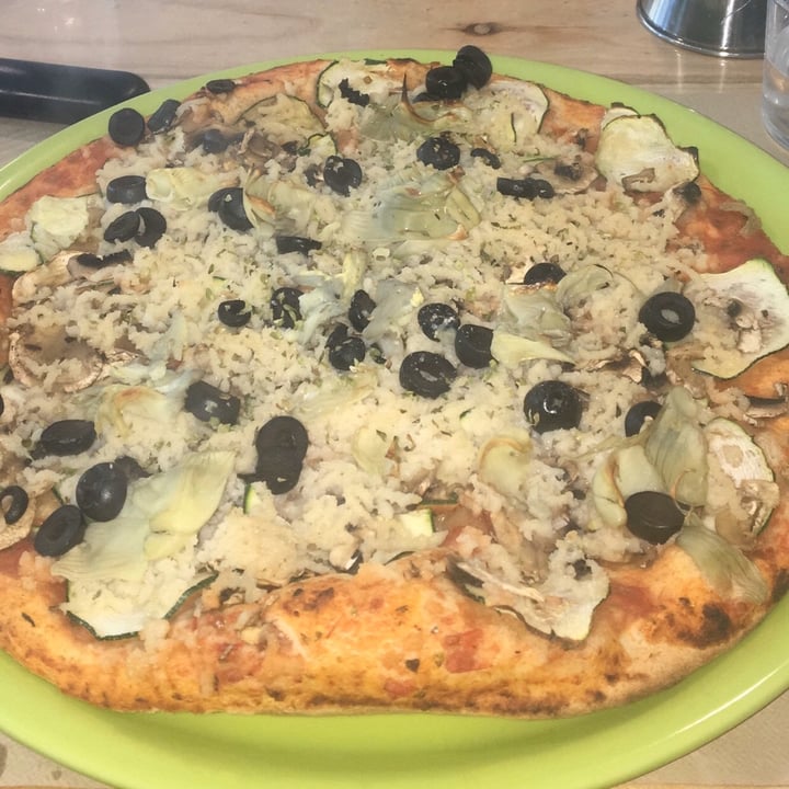 photo of Dolce Pizza y Los Veganos Quattro Stagioni shared by @jessiemaefaulkner on  25 Dec 2019 - review