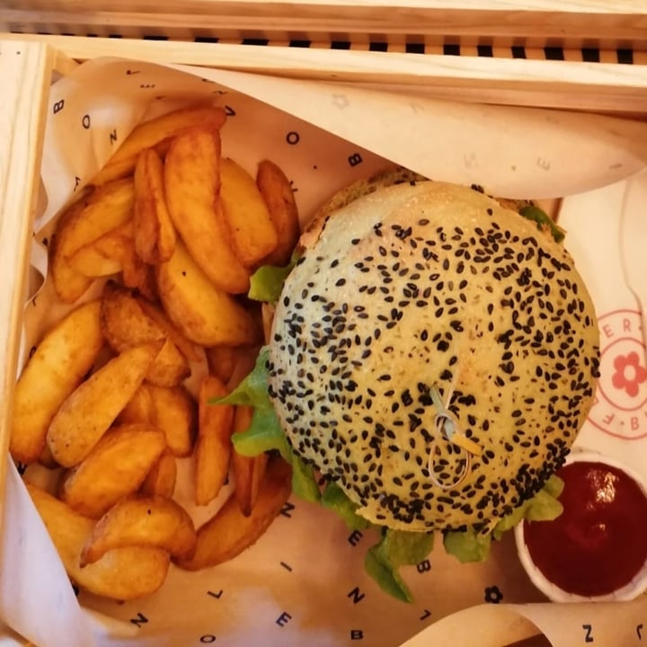 photo of Flower Burger Jungle Burger shared by @tastyveg on  19 Sep 2021 - review