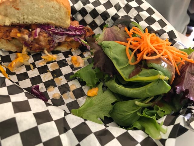 菜肴“Pulled jackfruit sandwich”的照片