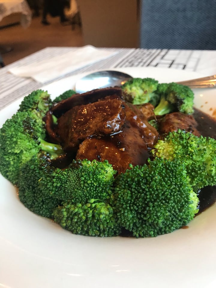 photo of Happy Family Restaurant Beef and Broccoli shared by @lilibee on  05 Aug 2019 - review