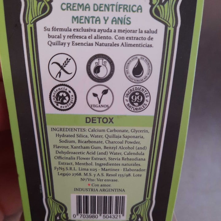 photo of Natural puro vegetal Crema Dental shared by @betianameaurio on  03 Dec 2022 - review