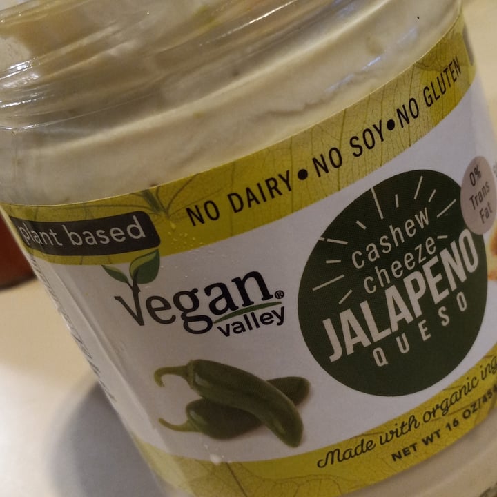 photo of Vegan Valley Cashew Cheese Jalapeño Queso shared by @catladymeowmeow on  18 May 2022 - review