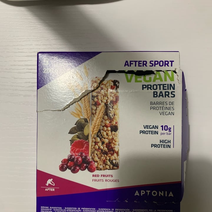 photo of Aptonia Protein bar with red fruits shared by @alicenicoletti on  15 Apr 2022 - review