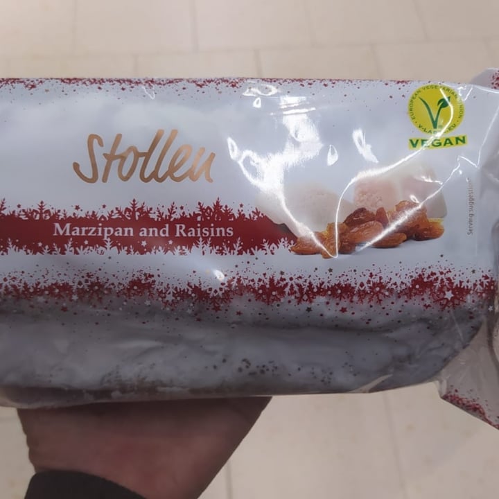 photo of Favorina Stollen shared by @loreh on  03 Dec 2021 - review