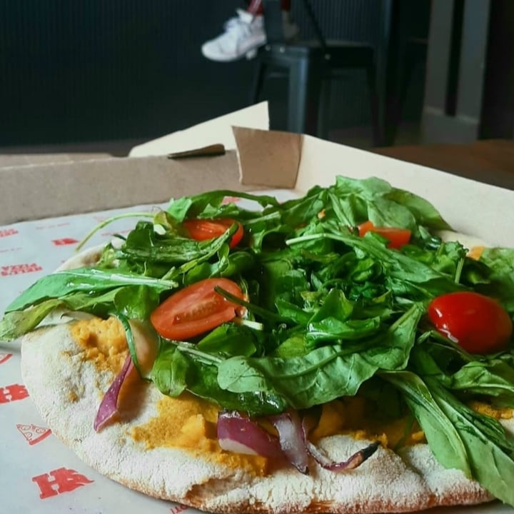 review photo of Hell’s Pizza pizza veggie bill shared by @fedebrrascruz on 10 Oct 2021 - review